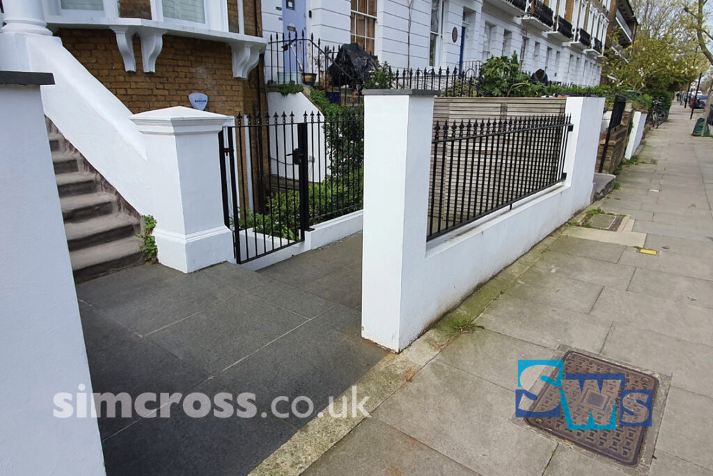 Kensington, London – gates and railings to match the design in the area. Simcross Welding Services metal gates London and Herts and South East England